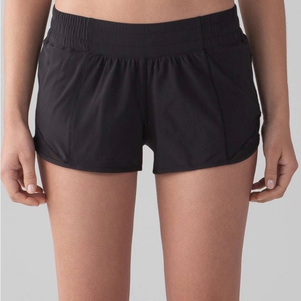 Lululemon Hotty Hot Short II *2.5"
Black (First Release) size 4
